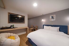 GEOJE-SI HOUND HOTEL JANGSEUNGPO