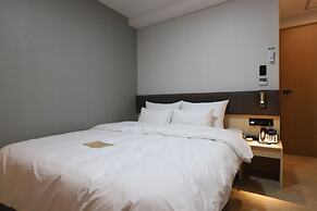 GEOJE-SI HOUND HOTEL JANGSEUNGPO