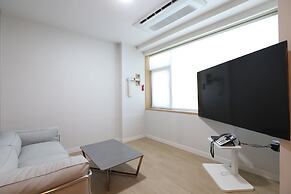 GEOJE-SI HOUND HOTEL JANGSEUNGPO