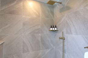 GEOJE-SI HOUND HOTEL JANGSEUNGPO