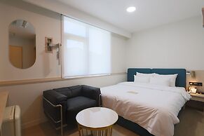 GEOJE-SI HOUND HOTEL JANGSEUNGPO