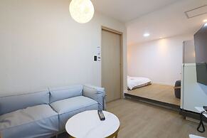 GEOJE-SI HOUND HOTEL JANGSEUNGPO