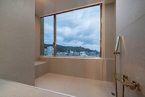 GEOJE-SI HOUND HOTEL JANGSEUNGPO