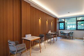 GEOJE-SI HOUND HOTEL JANGSEUNGPO