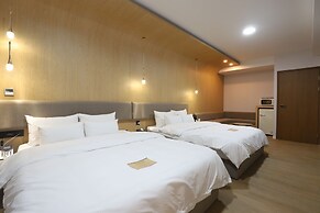 GEOJE-SI HOUND HOTEL JANGSEUNGPO