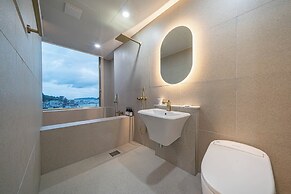 GEOJE-SI HOUND HOTEL JANGSEUNGPO