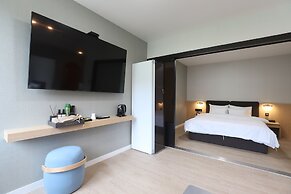 GEOJE-SI HOUND HOTEL JANGSEUNGPO