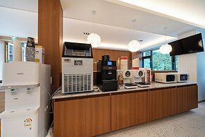 GEOJE-SI HOUND HOTEL JANGSEUNGPO