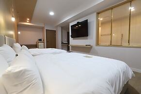 GEOJE-SI HOUND HOTEL JANGSEUNGPO