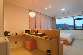 GEOJE-SI HOUND HOTEL JANGSEUNGPO