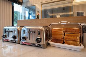 GEOJE-SI HOUND HOTEL JANGSEUNGPO