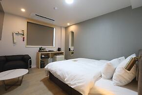 GEOJE-SI HOUND HOTEL JANGSEUNGPO