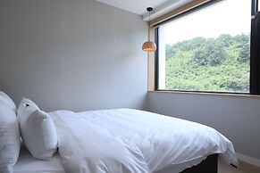 GEOJE-SI HOUND HOTEL JANGSEUNGPO