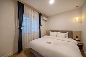 GEOJE-SI HOUND HOTEL JANGSEUNGPO