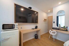 GEOJE-SI HOUND HOTEL JANGSEUNGPO