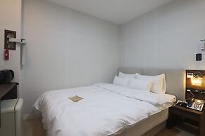 GEOJE-SI HOUND HOTEL JANGSEUNGPO