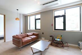 GEOJE-SI HOUND HOTEL JANGSEUNGPO