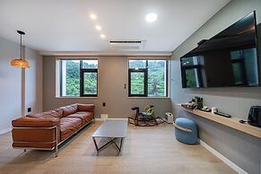 GEOJE-SI HOUND HOTEL JANGSEUNGPO