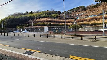 GEOJE-SI HOUND HOTEL JANGSEUNGPO