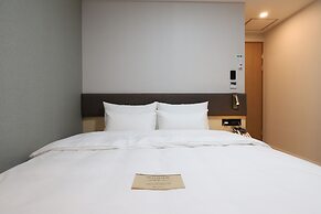 GEOJE-SI HOUND HOTEL JANGSEUNGPO