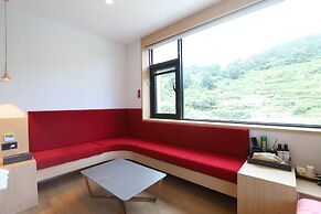 GEOJE-SI HOUND HOTEL JANGSEUNGPO