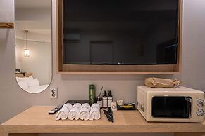 GEOJE-SI HOUND HOTEL JANGSEUNGPO