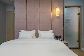 GEOJE-SI HOUND HOTEL JANGSEUNGPO