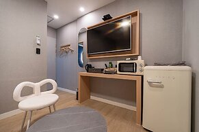 GEOJE-SI HOUND HOTEL JANGSEUNGPO