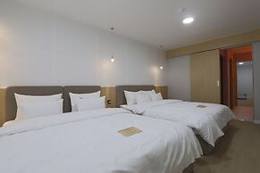 GEOJE-SI HOUND HOTEL JANGSEUNGPO