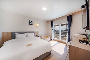 GEOJE-SI HOUND HOTEL JANGSEUNGPO