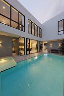 A9 pool villa airport