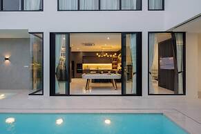 A9 pool villa airport