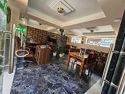 Hotel Necklace Moon Restaurants