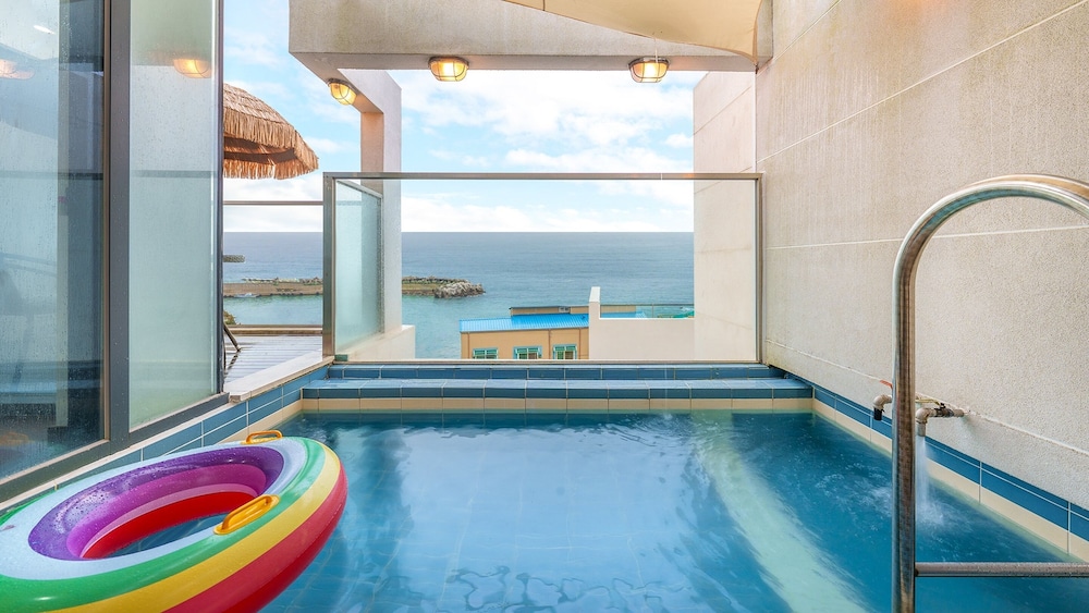 Gyeongju Wave Dokchae Poolvilla Pension