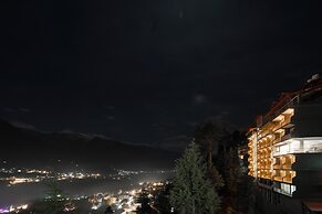 The Whitestone Inn & Suites Manali