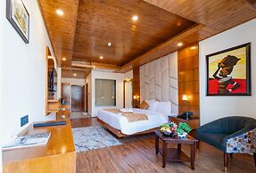 The Whitestone Inn & Suites Manali