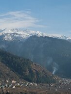 The Whitestone Inn & Suites Manali