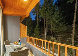 The Whitestone Inn & Suites Manali