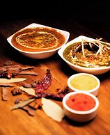 The Whitestone Inn & Suites Manali