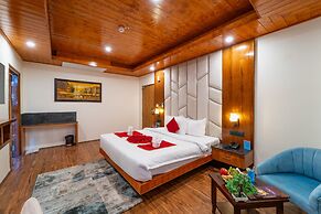 The Whitestone Inn & Suites Manali