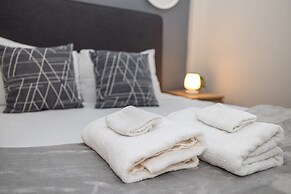 Spacious 2BD With Private Balcony and Free Parking 2