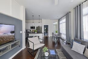 Spacious 2BD With Private Balcony and Free Parking 2