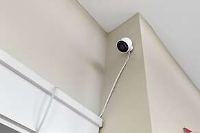 Spacious 2BD With Private Balcony and Free Parking 2