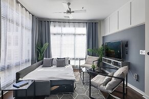 Spacious 2BD With Private Balcony and Free Parking 2