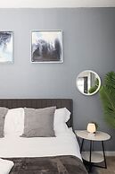 Spacious 2BD With Private Balcony and Free Parking 2