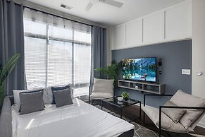 Spacious 2BD With Private Balcony and Free Parking 2