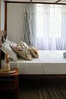 Room in Chalet - Amlou Surf House Mirissa