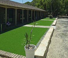 Lake Clifton Tavern