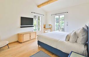 Magnificent Villa Overlooking the bay of Canebiers