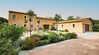 Magnificent Villa Overlooking the bay of Canebiers